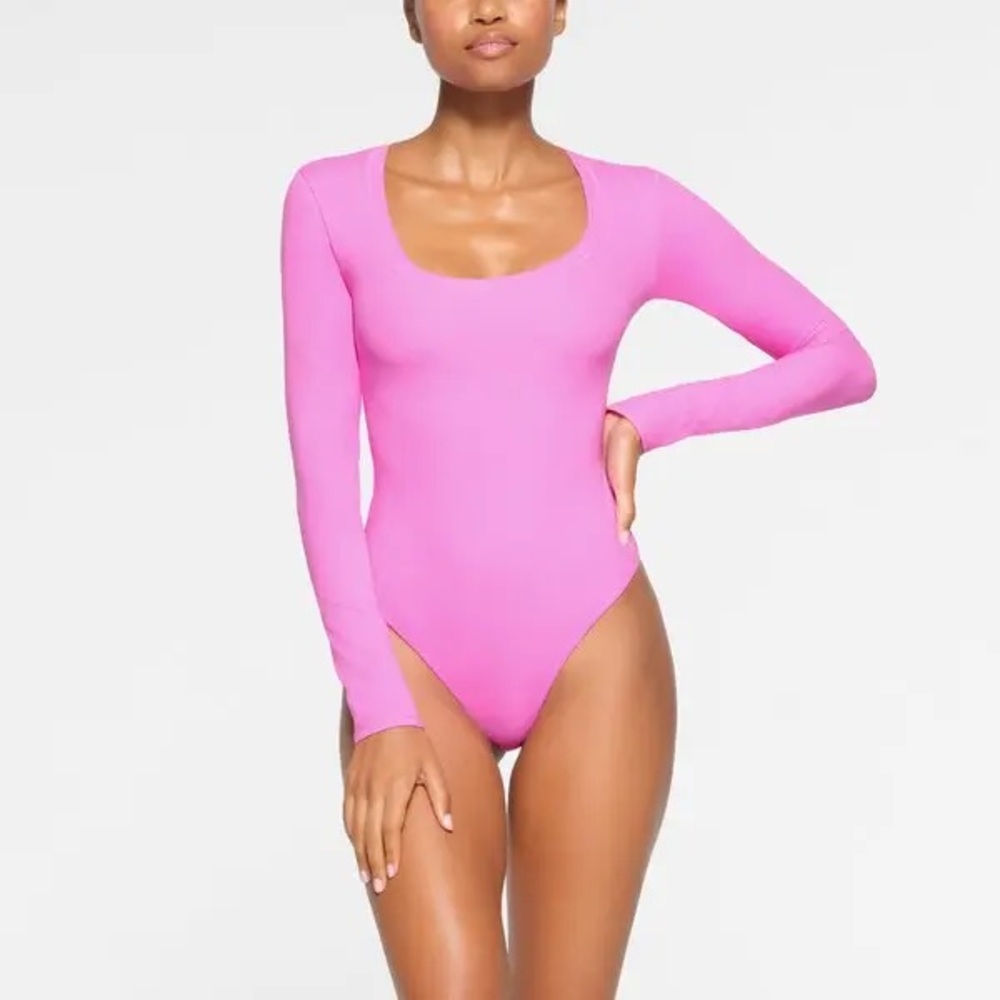 SKIMS Fits Everybody Scoop Neck Long-Sleeve Bodysuit One Piece Neon Orchid